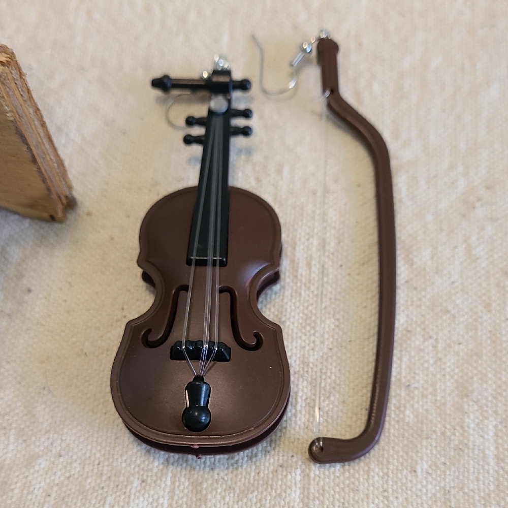 Unknown Brand Brown Violin Dangle Earrings NEW Ladies Music Lobe Area‎ 3 inches